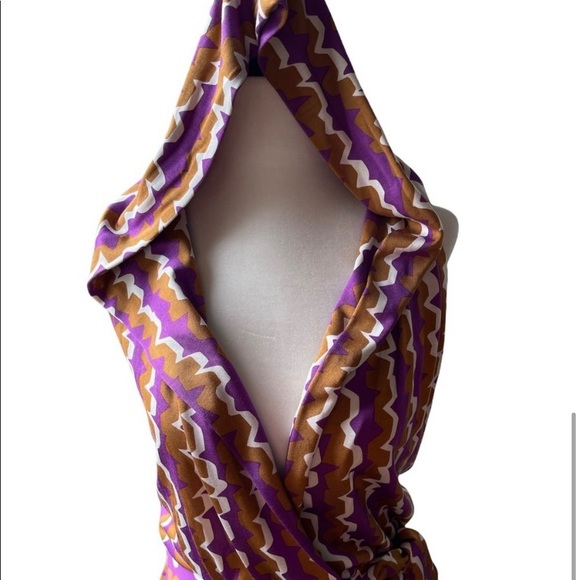 DVF 100% silk wrap dress with hood - Picture 3 of 9